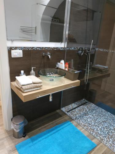 a bathroom with a sink and a mirror at Suite 30 mq in Palo del Colle