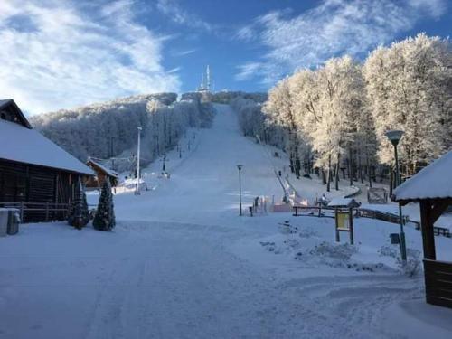 a snow covered ski slope with a ski lift at Kaland vendégház in Sátoraljaújhely