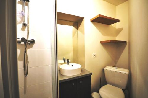 a small bathroom with a sink and a toilet at Studio cosy en hypercentre, quartier St Etienne in Toulouse