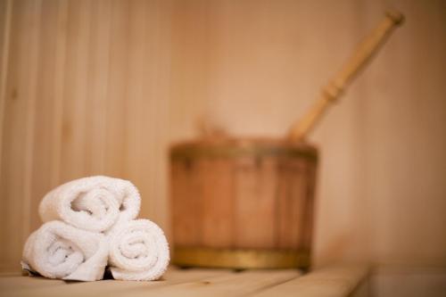 a stack of towels sitting on a table at Hotel Boutique Casadoca in Concón