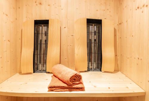 a towel sitting on a platform in a room with two windows at Sun Valley - Wildschönau in Auffach