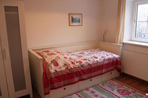 a small bed in a room with a window at Heinfried in Auel