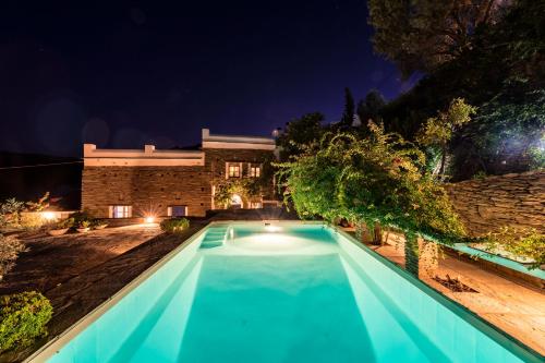 Πισίνα στο ή κοντά στο Anezas Mansion stone-built traditional villa