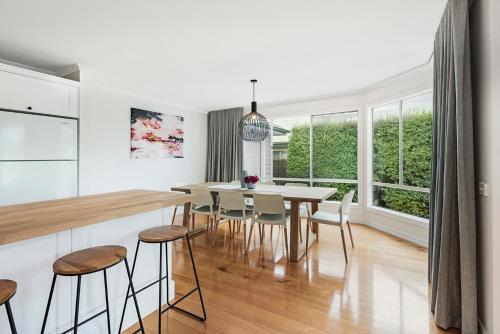 a kitchen and dining room with a table and chairs at Sorrento Beach Escape in Sorrento