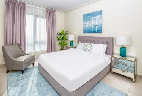 Ένα ή περισσότερα κρεβάτια σε δωμάτιο στο Nasma Luxury Stays - Fantastic Burj Khalifa View From This Fancy Condo