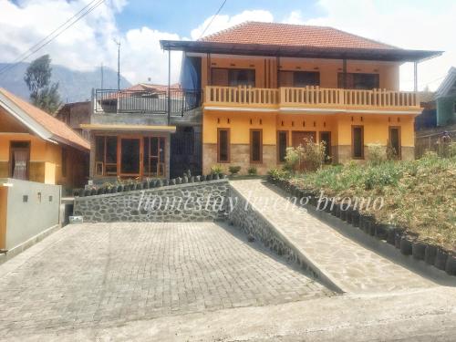 a house with a pathway in front of it at Homestay Lereng Bromo in Bromo