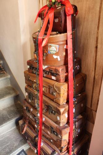 a stack of suitcases with a red ribbon at Le Terrazze Del Chianti b&b Residenza d'Epoca e di Charme in Tavarnelle in Val di Pesa