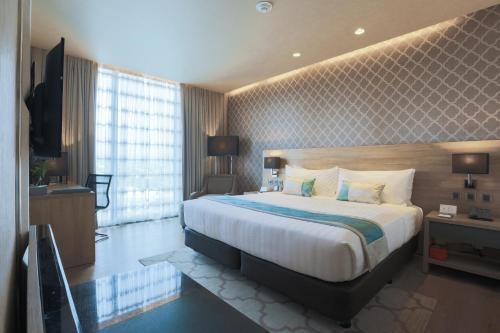 
A bed or beds in a room at bai Hotel Cebu - Multiple Use Hotel
