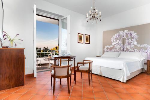 Katil atau katil-katil dalam bilik di Villa Oriana Relais