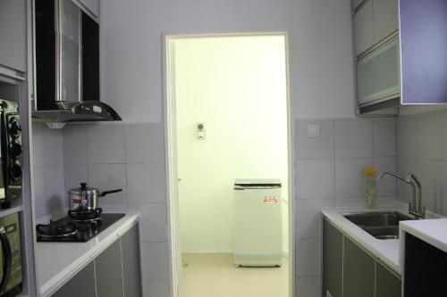 Η κουζίνα ή μικρή κουζίνα στο Sunny Seaview@Icon Residence