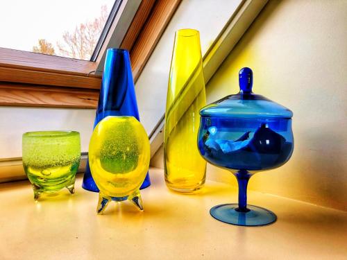 a group of glass vases sitting on a window sill at B&B Zandhuizen in Zandhuizen