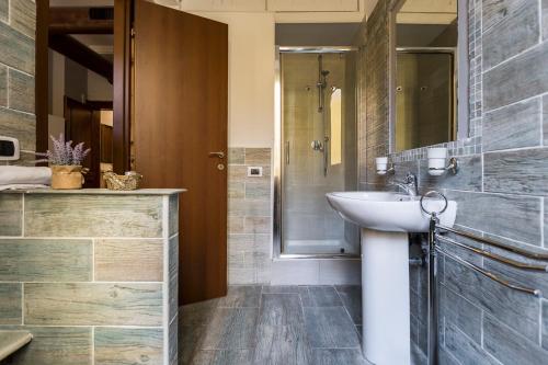 a bathroom with a sink and a shower at Dulcis In Fundo b&b in Rome