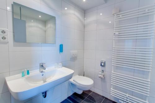Koupelna v ubytování Biendo Hotel