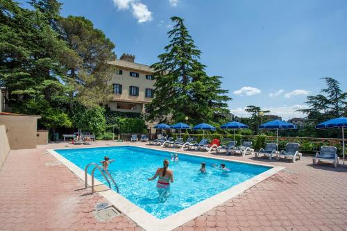 a group of people in a swimming pool at Residence Villa Elena in Guardistallo