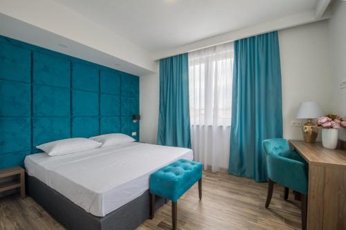 Ένα ή περισσότερα κρεβάτια σε δωμάτιο στο Hotel Tau