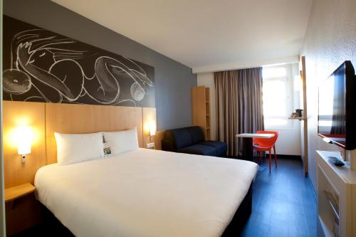 Un ou plusieurs lits dans un hébergement de l'établissement ibis Annecy Centre Vieille Ville