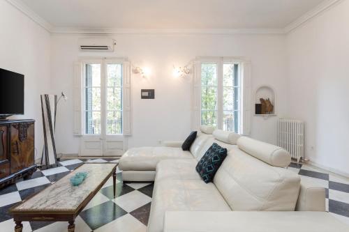 1229 - AWESOME CITY CENTER APARTMENT WITH TERRACE