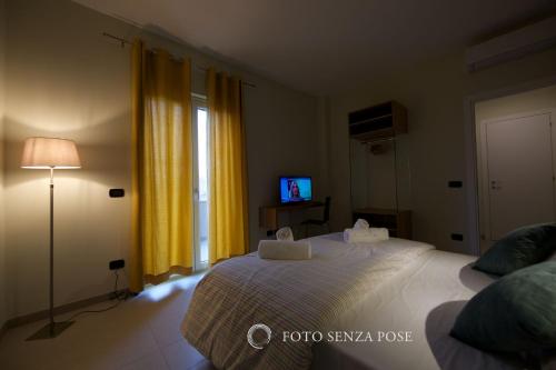 a bedroom with a bed and a lamp and a television at lepini suites affittacamere in Patrica