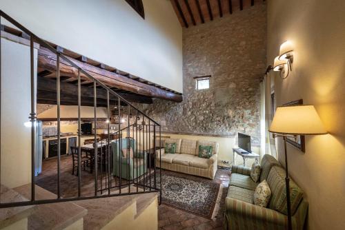 a living room with a couch and a table at Le Mascie in Sovicille