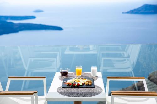 Imagen de la galería de Pearl on the Cliff Hotel & Suites by Pearl Hotel Collection, en Imerovigli