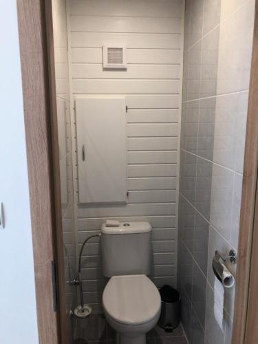 Ένα μπάνιο στο Mountain View Apartment