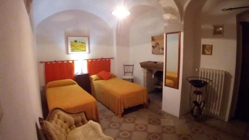 a bedroom with two beds and a table in a room at Dimora San Pietro in Ferrandina