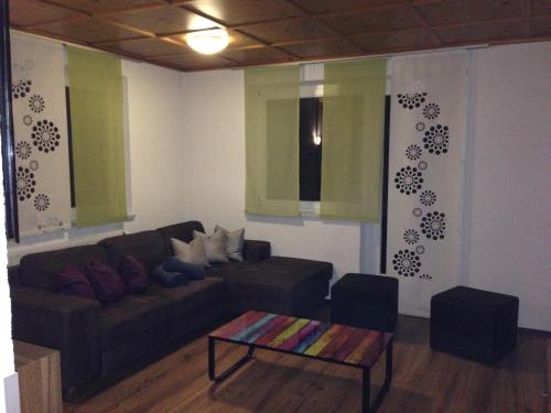 Ruang duduk di Haus Patria
