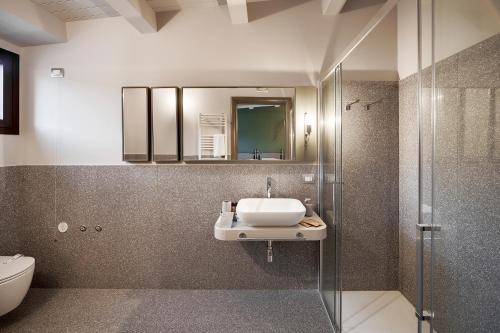 Koupelna v ubytování Relais Chiaramonte