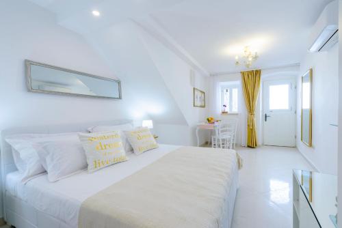 San Lorenzo Deluxe Room with Balcony