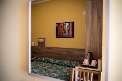 a reflection of a bedroom with a bed in a mirror at Hotel Route 9 in Cadeo