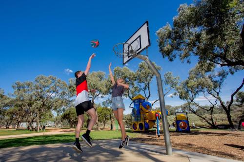 Επισκέπτες που μένουν στο Discovery Parks - Renmark Riverfront