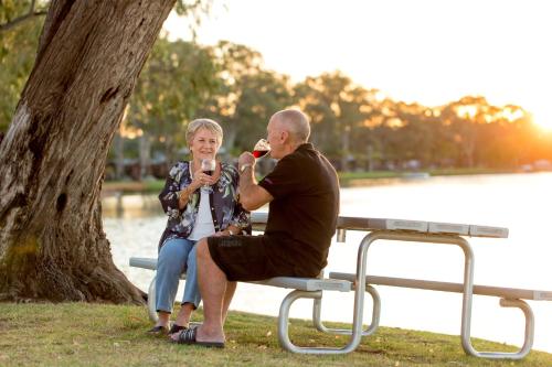 Επισκέπτες που μένουν στο Discovery Parks - Renmark Riverfront