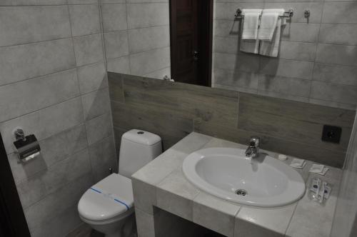 Bilik mandi di FULL HOUSE capsule hostel