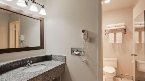 Koupelna v ubytování Best Western Paradise Inn & Resort