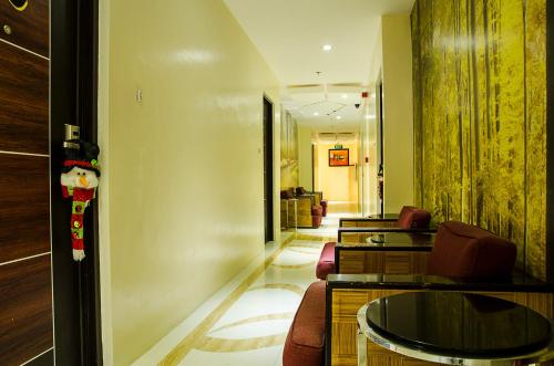 Dreamwave Hotel Ilaganにあるシーティングエリア