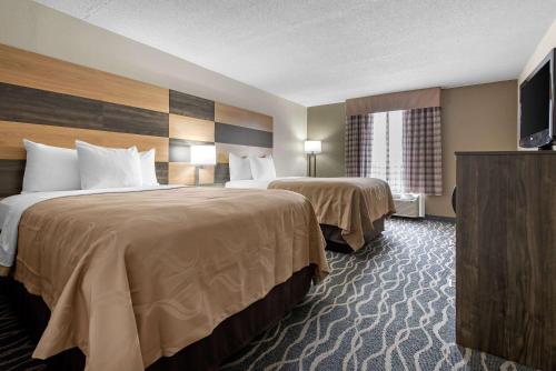 Postel nebo postele na pokoji v ubytování Quality Inn & Suites Lafayette I-65