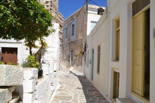 an alley in the town of antiparos antiparos antiparos island at Kastro in Parikia
