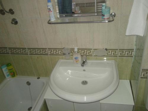 Ένα μπάνιο στο Apartment 3M