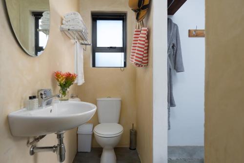 Ένα μπάνιο στο Stay at Friends Economic Rooms