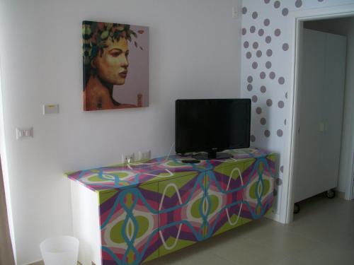 Televiisor ja/või meelelahutuskeskus majutusasutuses La Corte di Leuca Residence