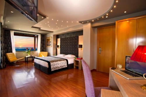 Ένα ή περισσότερα κρεβάτια σε δωμάτιο στο Ξενοδοχείο Νεφέλη