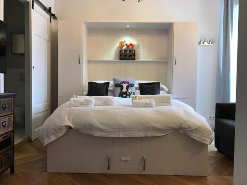 Marie Paradis Studio Apt 15