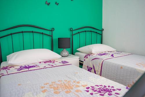 Postel nebo postele na pokoji v ubytování Apartments Šolta