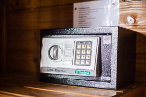 a small microwave sitting on top of a table at Pousada Cabanas Kaia Lua in Praia do Rosa