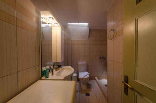 Ένα μπάνιο στο Ev Zin Lemonia