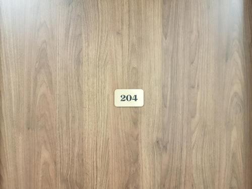 a wooden floor with the number on it at Centrum Promocji Leśnictwa w Mucznem in Lutowiska