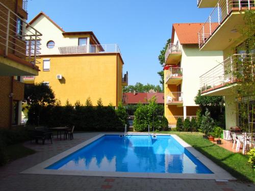 Bazén v ubytovaní Balaton Beach Apartman alebo v jeho blízkosti