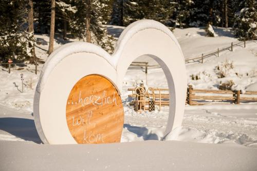 a wooden heart shaped sign in the snow at Ludlalm am Prebersee in Tamsweg