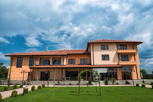 a large building with a lawn in front of it at SPA Kompleks Raiski Kat in Dimitrovgrad