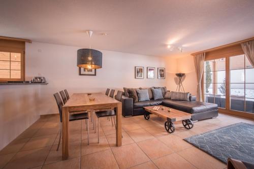 a living room with a couch and a table at Luterbach in Lauterbrunnen